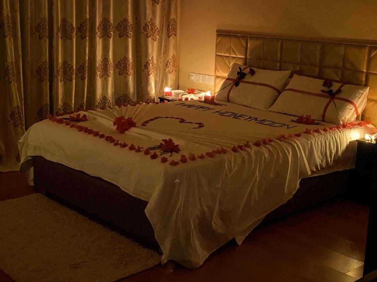 Hotel Abuharee Grand Addu City Esterno foto