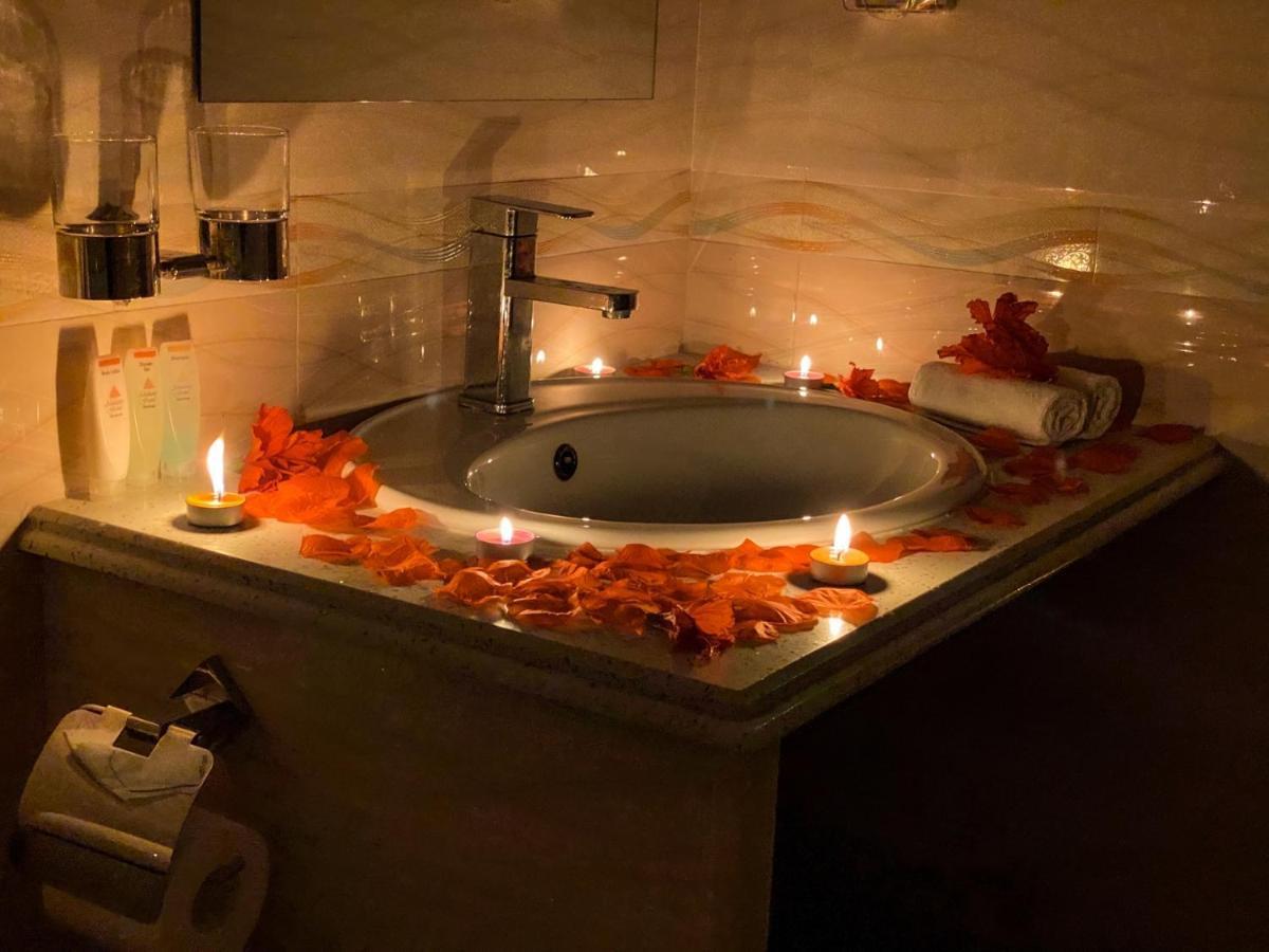 Hotel Abuharee Grand Addu City Esterno foto