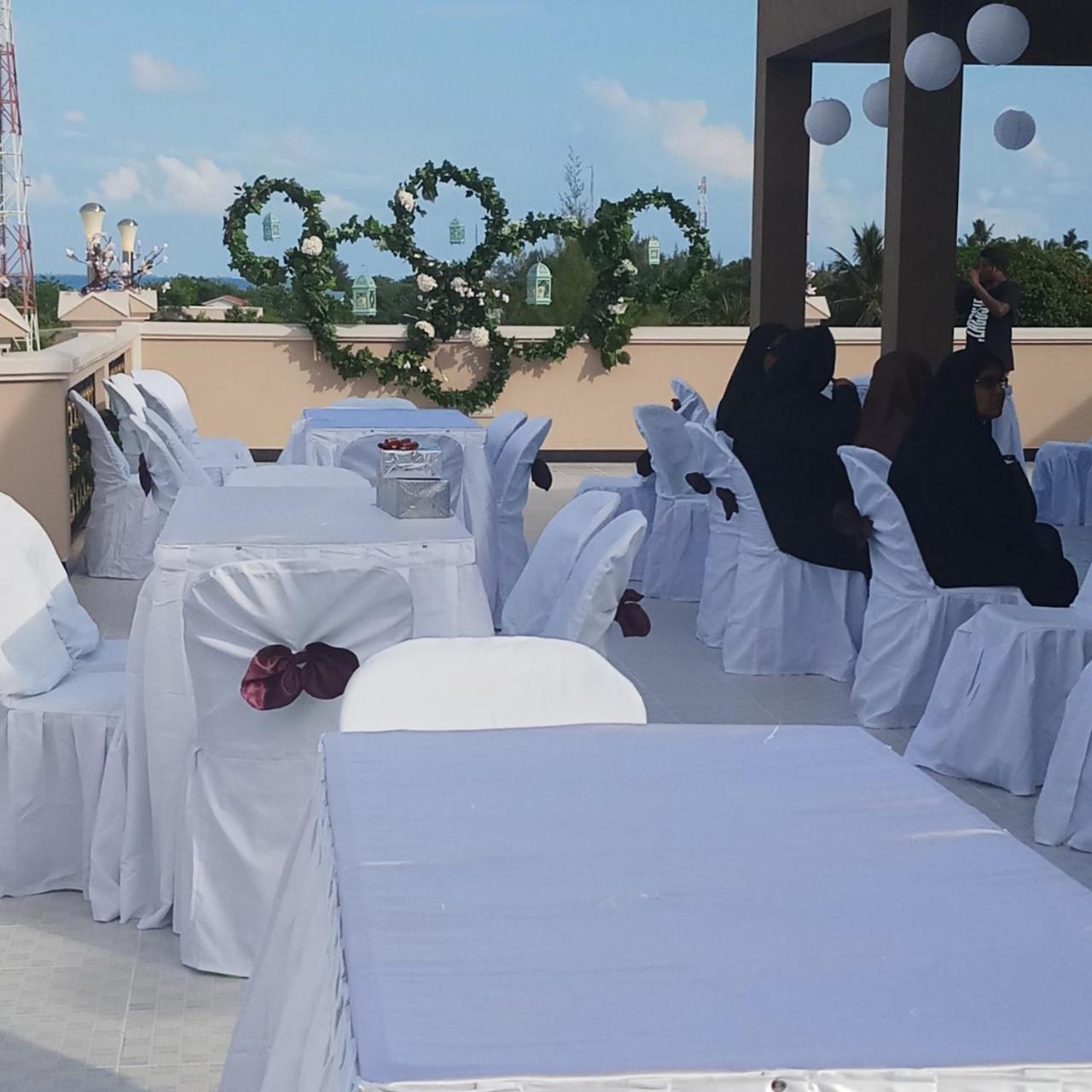 Hotel Abuharee Grand Addu City Esterno foto