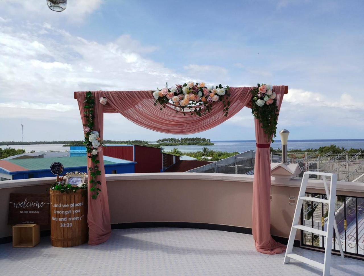 Hotel Abuharee Grand Addu City Esterno foto