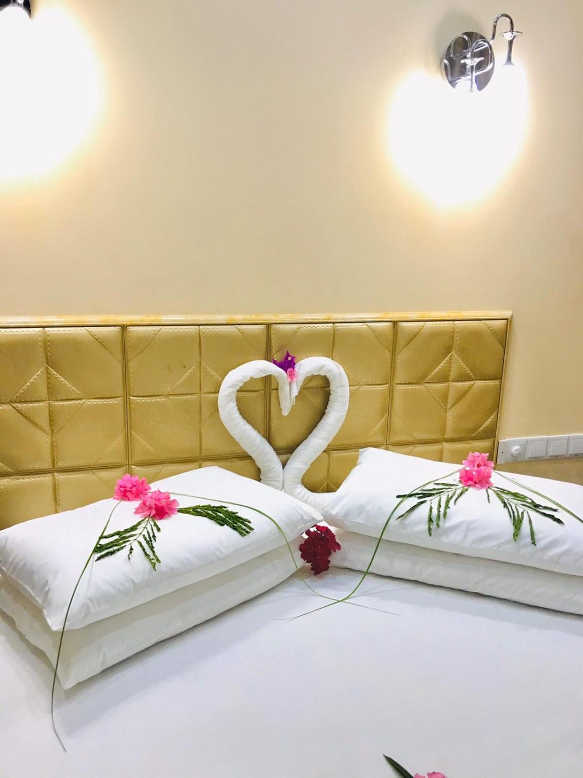 Hotel Abuharee Grand Addu City Esterno foto