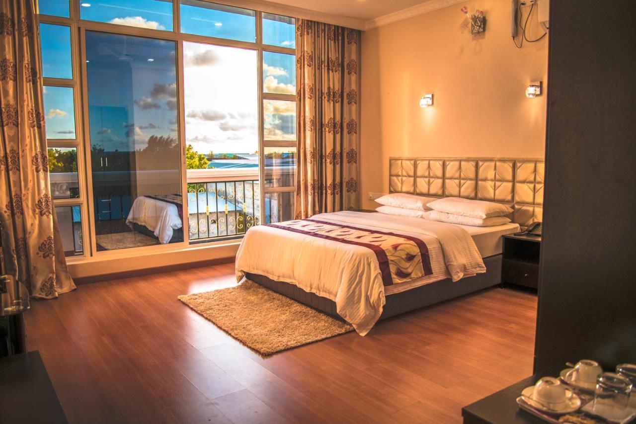 Hotel Abuharee Grand Addu City Esterno foto