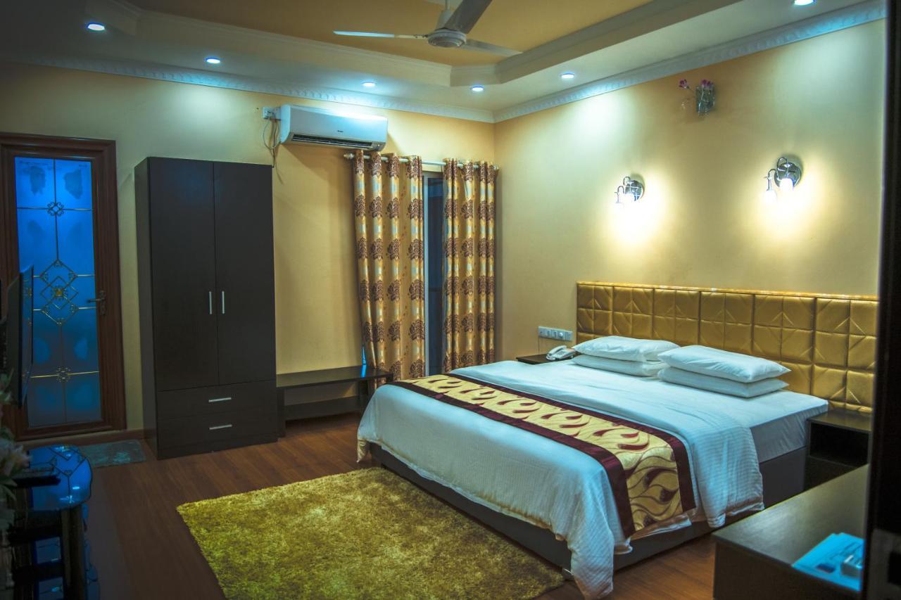 Hotel Abuharee Grand Addu City Esterno foto