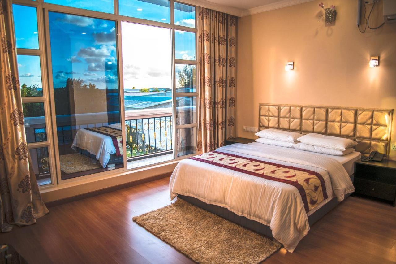 Hotel Abuharee Grand Addu City Esterno foto