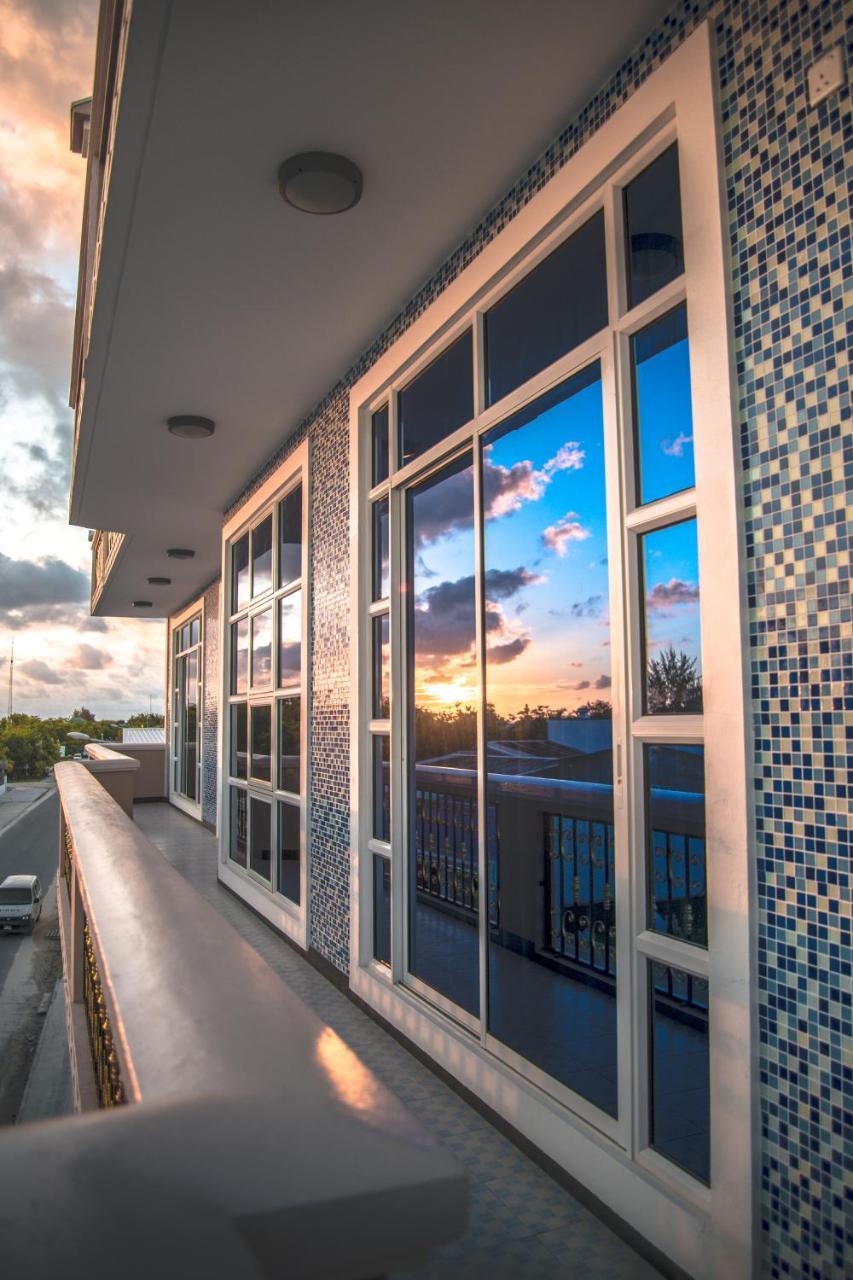 Hotel Abuharee Grand Addu City Esterno foto