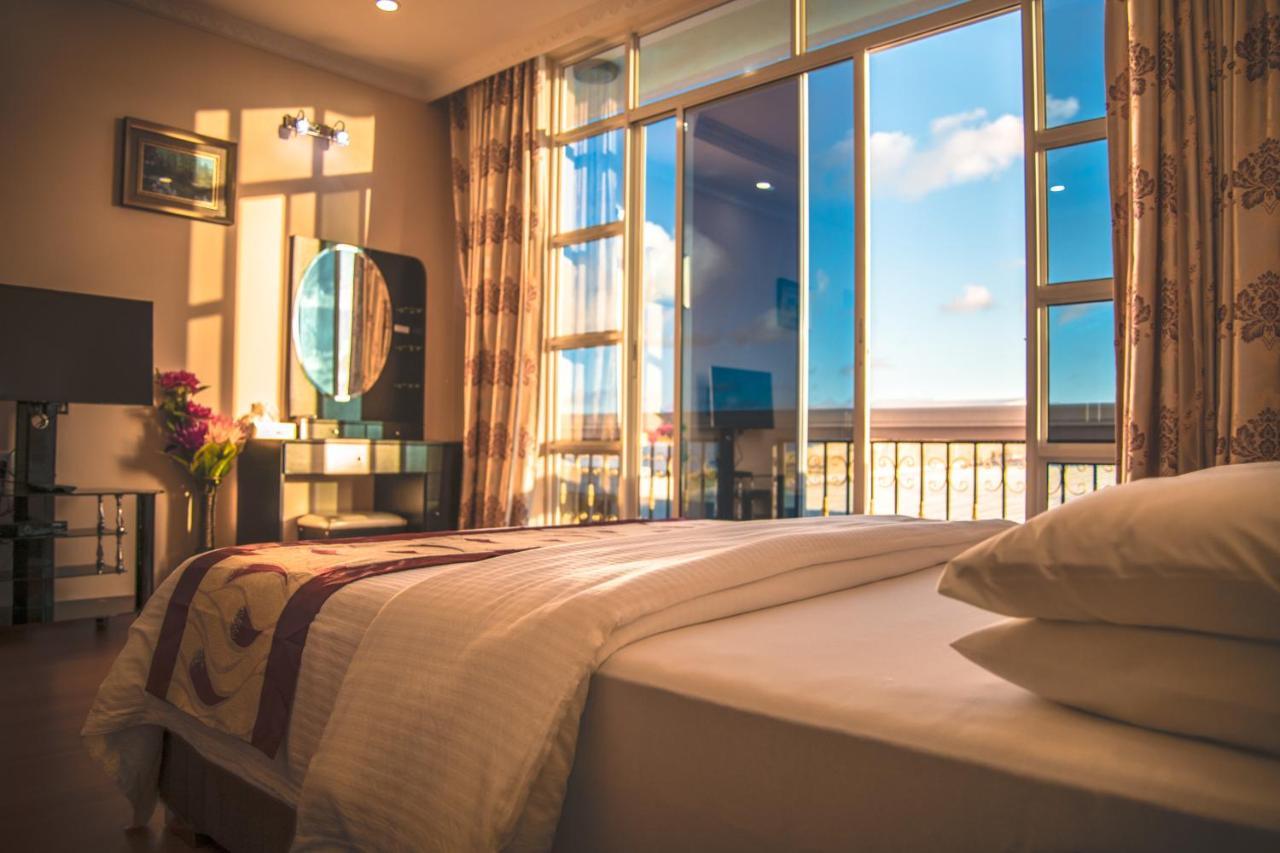 Hotel Abuharee Grand Addu City Esterno foto