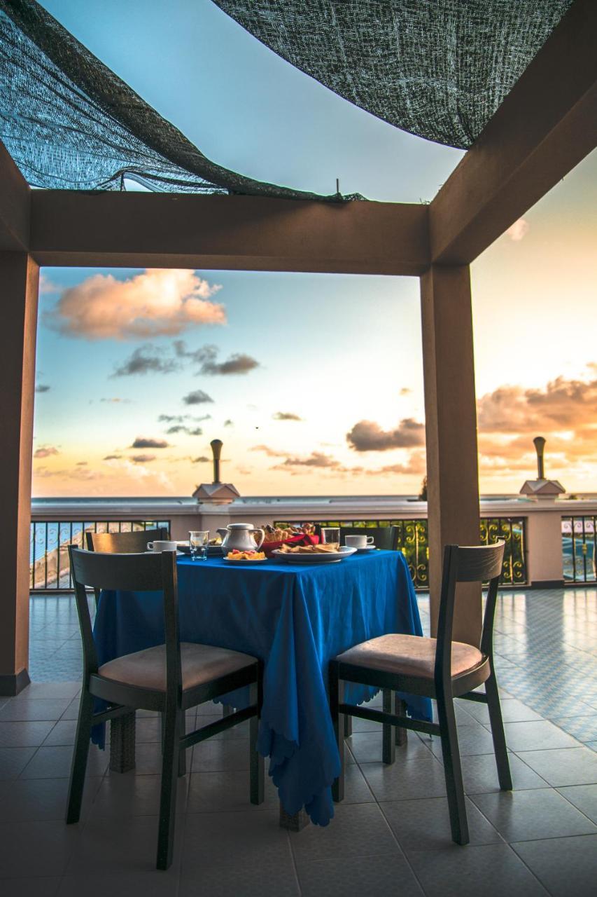 Hotel Abuharee Grand Addu City Esterno foto