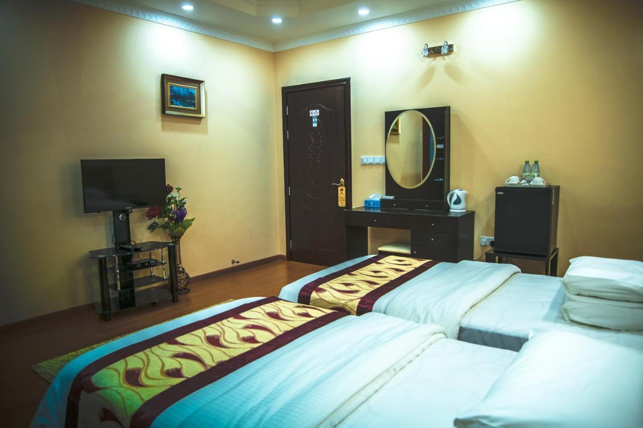 Hotel Abuharee Grand Addu City Esterno foto