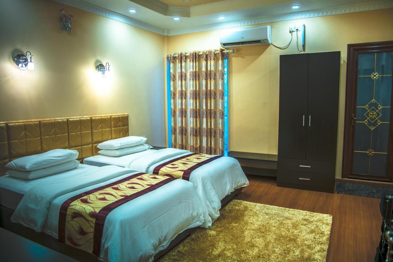 Hotel Abuharee Grand Addu City Esterno foto
