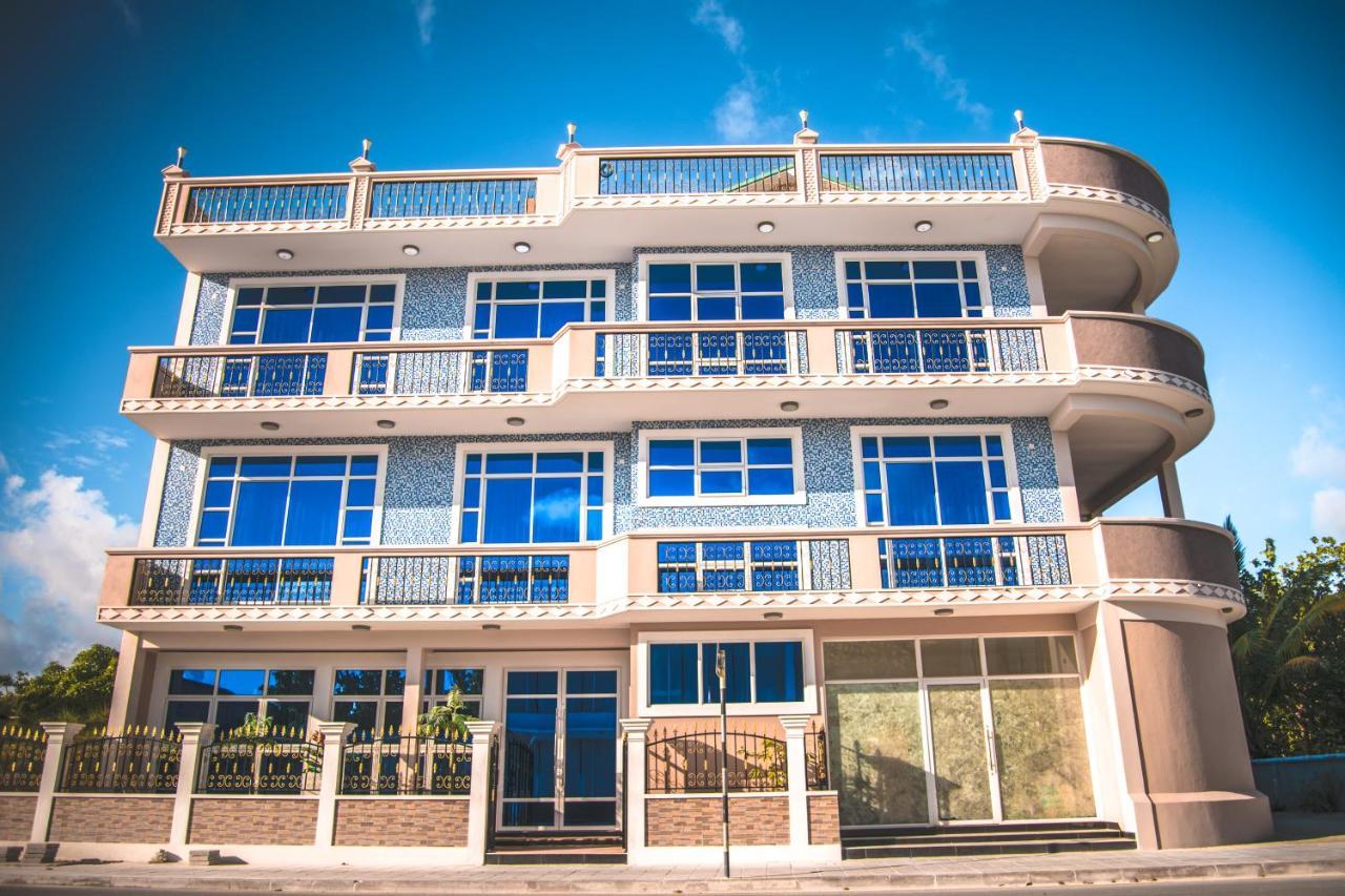 Hotel Abuharee Grand Addu City Esterno foto