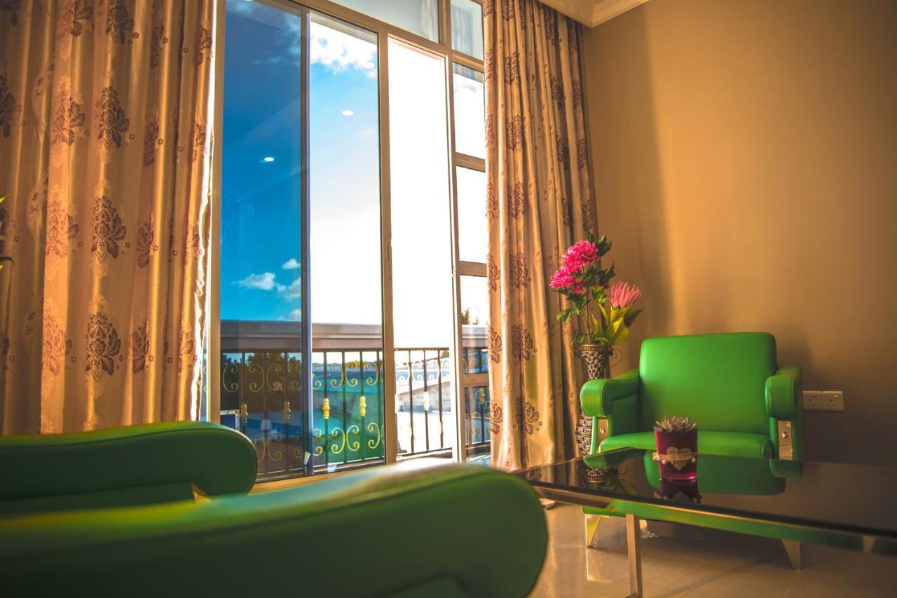 Hotel Abuharee Grand Addu City Esterno foto