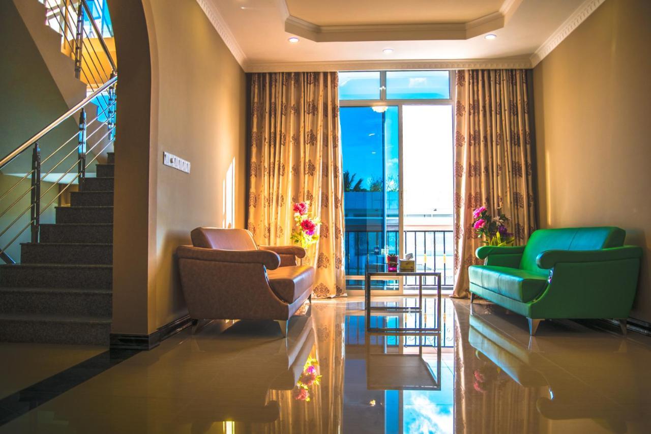 Hotel Abuharee Grand Addu City Esterno foto