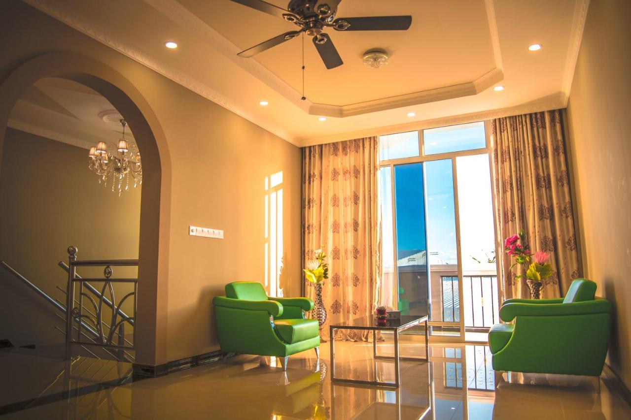 Hotel Abuharee Grand Addu City Esterno foto