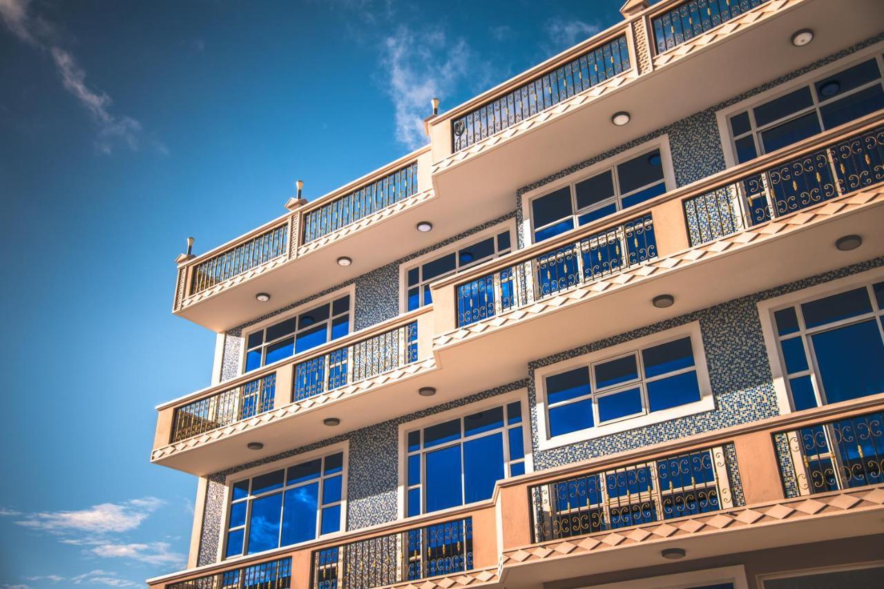 Hotel Abuharee Grand Addu City Esterno foto