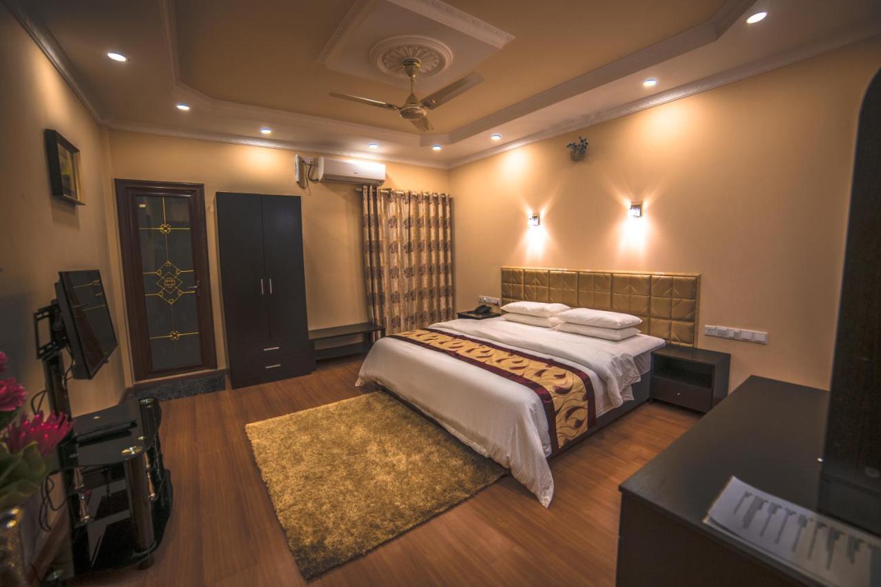 Hotel Abuharee Grand Addu City Esterno foto